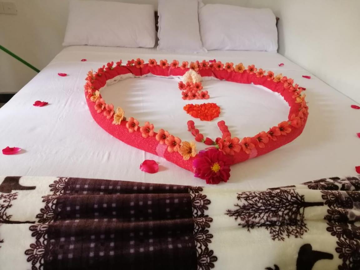Lavendra Guset House Hotell Nallathanniya Exteriör bild