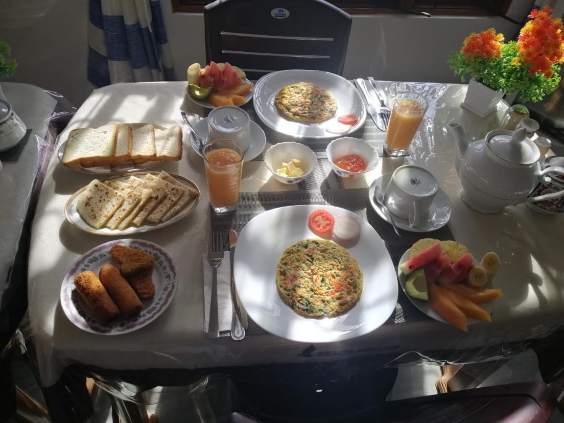 Lavendra Guset House Hotell Nallathanniya Exteriör bild