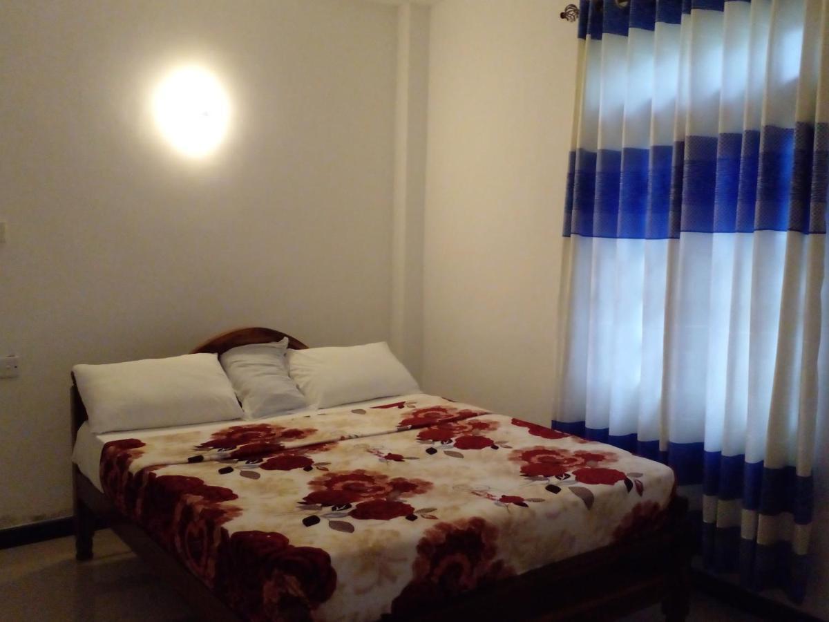 Lavendra Guset House Hotell Nallathanniya Exteriör bild