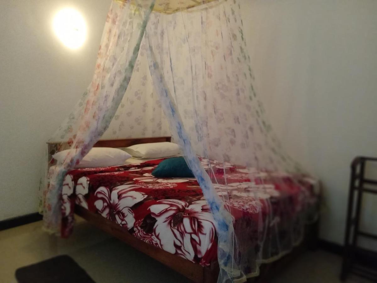 Lavendra Guset House Hotell Nallathanniya Exteriör bild