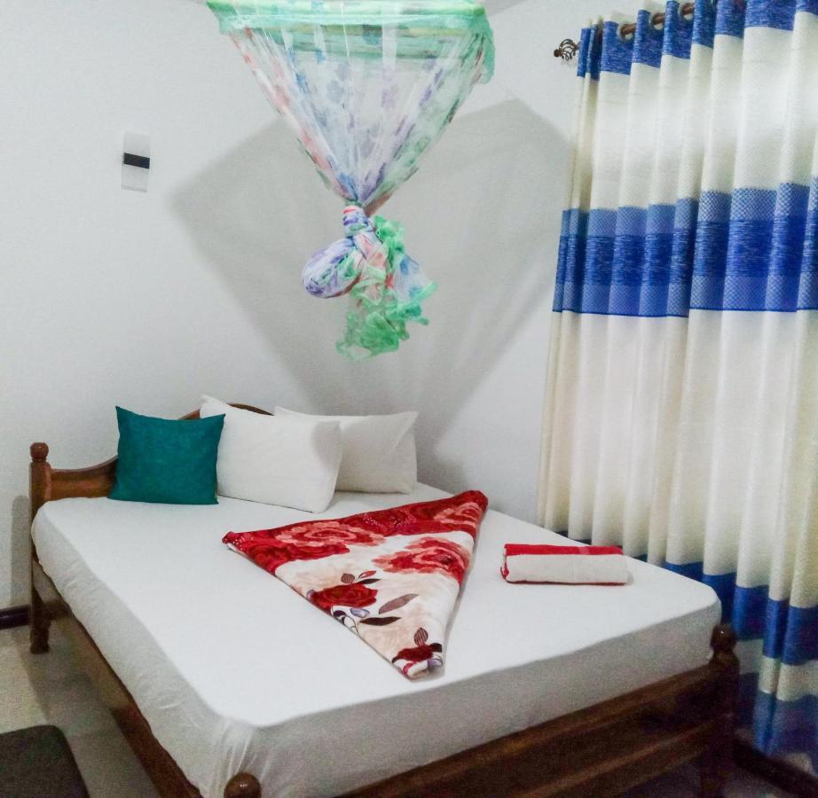 Lavendra Guset House Hotell Nallathanniya Exteriör bild
