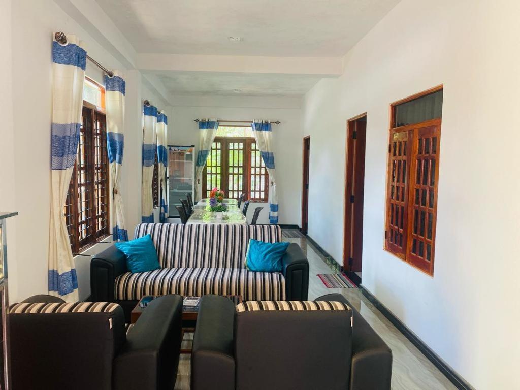 Lavendra Guset House Hotell Nallathanniya Exteriör bild