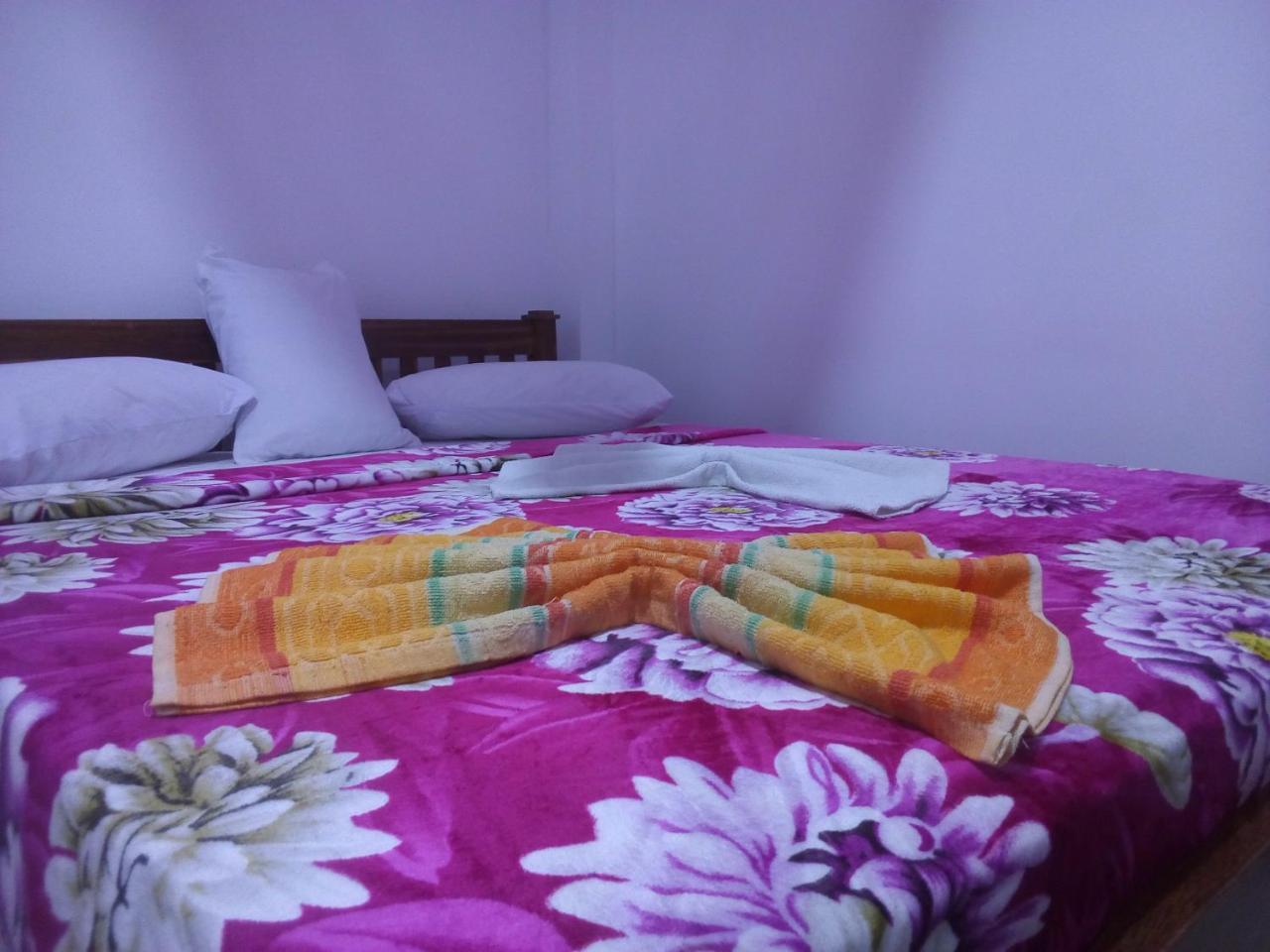 Lavendra Guset House Hotell Nallathanniya Exteriör bild